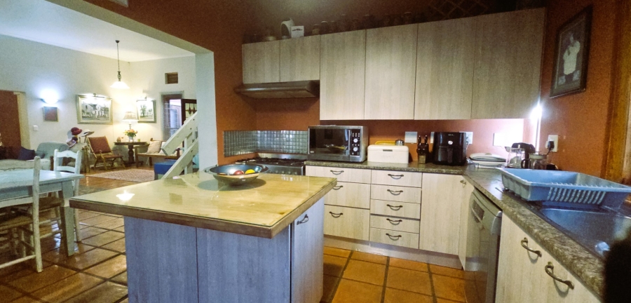 6 Bedroom Property for Sale in Middedorp Western Cape